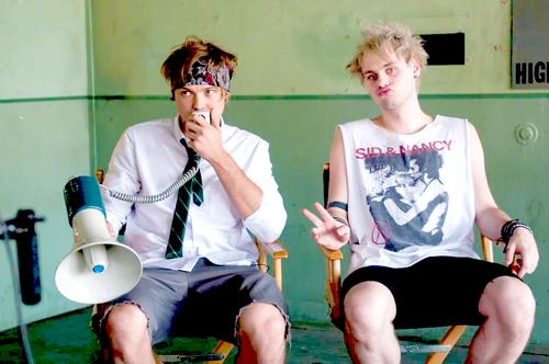 gyuItopia's tweet photo. ¿y si subo fotos de 5sos y ustedes retwittean? 

-Más votos
-Más posibilidades de ganar

#vote5sos http://t.co/3dsEFjVadv