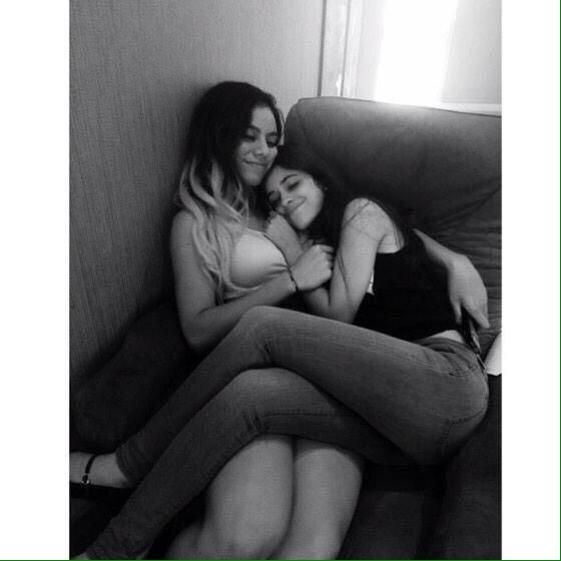 blakelukelover's tweet image. Im going to post 30 pics of fifth harmony, if each one gets 100 retweets thats 3000 votes: 3/30 #votefifthharmony