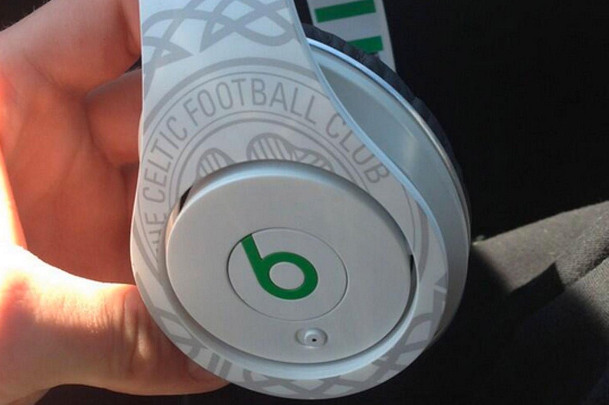 CelticFC's tweet photo. Still time to enter our #MTVEMA giveaway. Win a pair of customised Beats headphones. RT &amp; Follow to enter (NM) http://t.co/vUNgvtPLi1