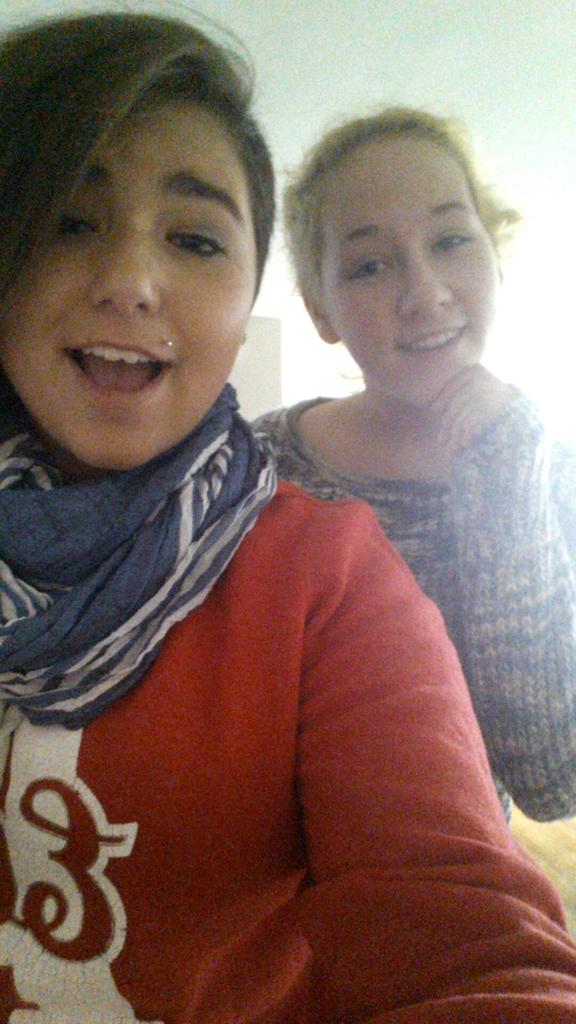 gracewiley420's tweet photo. With this girl just chilling listening to music and singing like no one's watching http://t.co/iprvq3SW9M