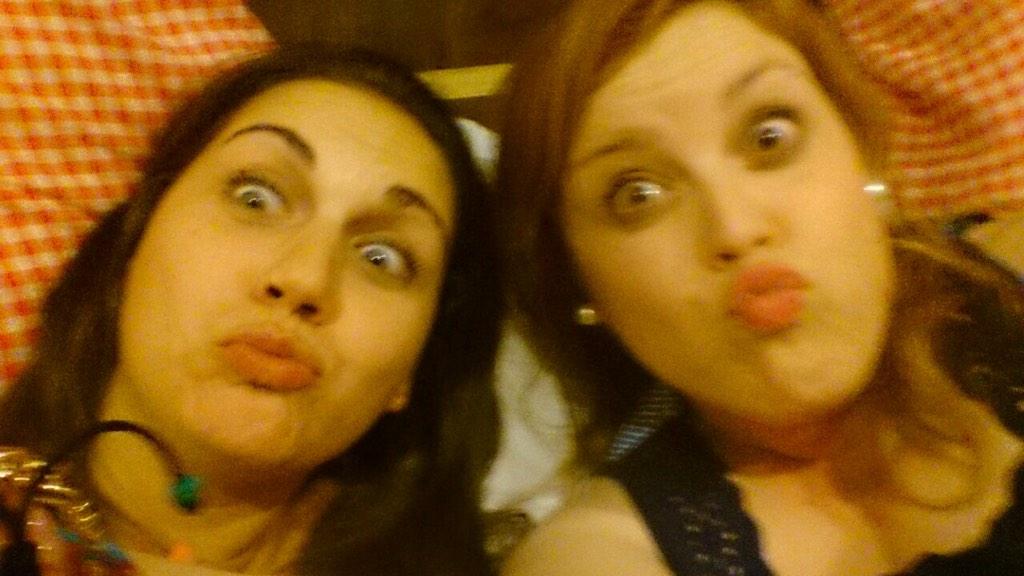 lesles7's tweet photo. #DBT6GH15 !!!! Dos locas muertas de amor por asistir de público !!!!! http://t.co/bEjWH8qSWA