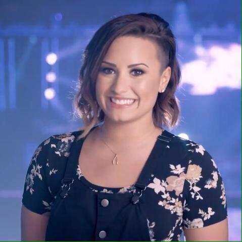 AnasChild1678's tweet photo. "@LovaticsRecords: Retweet!!! #RollersMusicAwards DemiLovato http://t.co/QOHiMXiG8T"