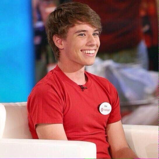 colbyshalsey's tweet photo. #jamesfromtarget -S💃 http://t.co/yVC2DMesEJ