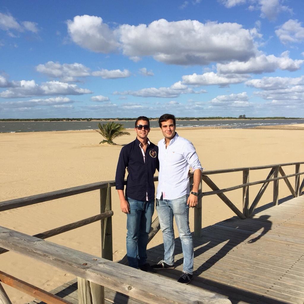 antoniosalcedo_'s tweet photo. No va a ser todo trabajar @Michel_Prieto_  #sanlucar http://t.co/HqaNyE18v5