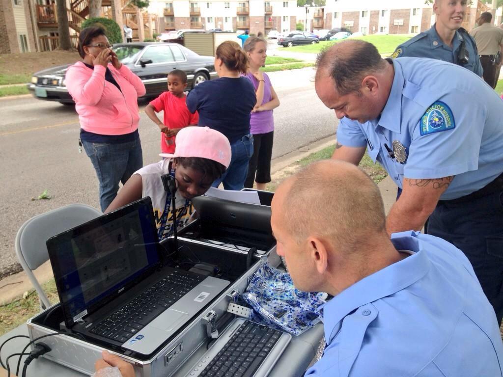 FergTrolls's tweet photo. @Reich63 only cunts finger print black kids  after murdering them in the steeet.. #Ferguson http://t.co/0prgT4YnHI
