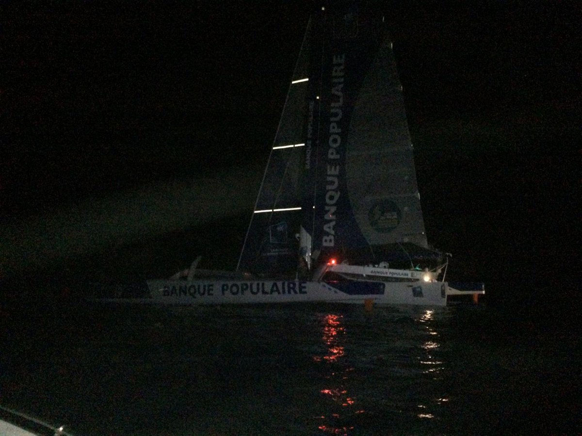 VoileBanquePop's tweet photo. Le Maxi BP VII devrait reprendre de la vitesse rapidement selon le Team Banque Populaire #AllezLoick #RDR2014 http://t.co/jKJuTaoJec