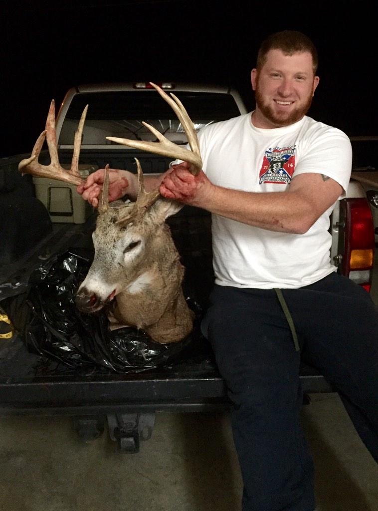 JacqalynnRiley's tweet photo. Congrats @patsteele4 on your opening weekend buck! @kyfishwildlife @KYoutdoorsmag #140class #whitetail #happyday http://t.co/mdb1tPTzTT