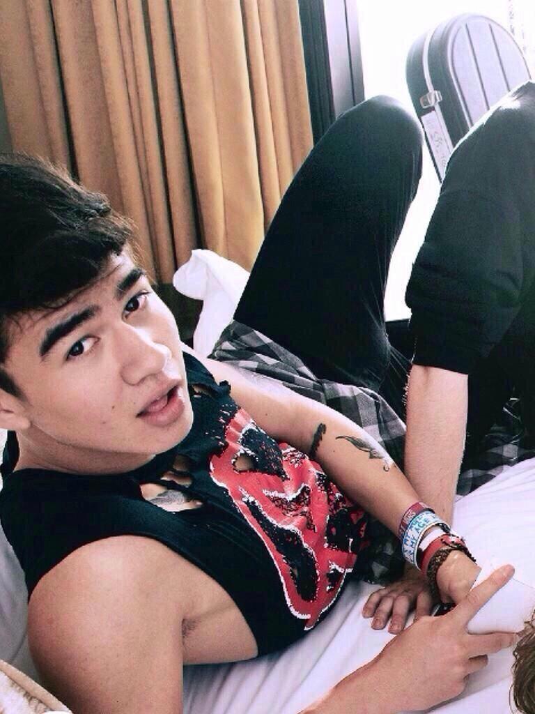 ImNachoPrincess's tweet photo. #vote5sos http://t.co/haU09giTWk