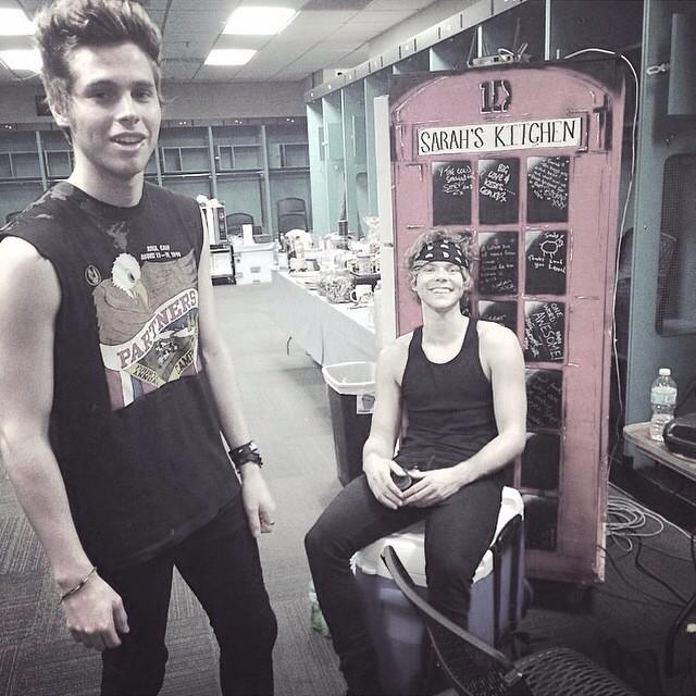 ImNachoPrincess's tweet photo. #vote5sos http://t.co/sNMY02IwB5