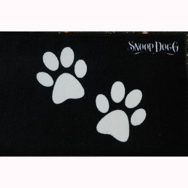 SnoopDogg's tweet photo. Home is where tha dogg is #broadusfamilycollection rugs limited time on http://t.co/OL12eJQcvq http://t.co/soSRG1g6km