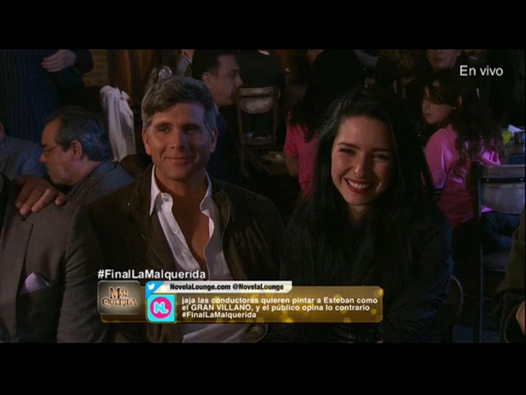 DiiRValverde's tweet photo. Son perfectos los amoooo!!!!! #FinalLaMalquerida que bonita pareja #AcaciayEstebanJuntos @AriDiazz @oliverdog 😍😍😍 http://t.co/wSBYX4aZKI