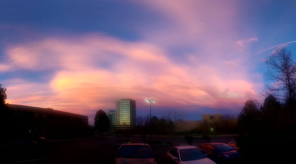 RoamNAmerica's tweet photo. Beautiful end to the weekend here in Denver. How was your weekend? Did you #GetOutGoRoam http://t.co/ACYK8KD1He