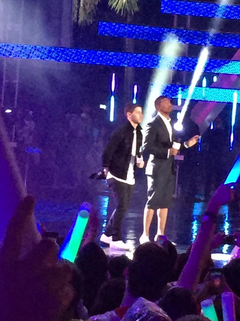 BelieveTickProj's tweet photo. Glad you had fun girl! #BelieveTicketProject โ@Biebss1D5sos: @MTV EMA Kickoff ๐ถ๐ฅ http://t.co/1UVgDztmXYโ