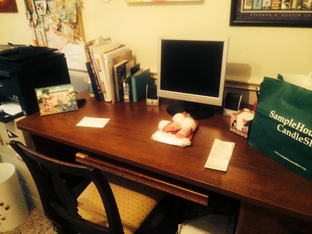 tdcsfazta's tweet image. Cleaned off my desk and cleaned out my files today!  Accomplished!  #passingontheknowledge #sevenyearsofitall