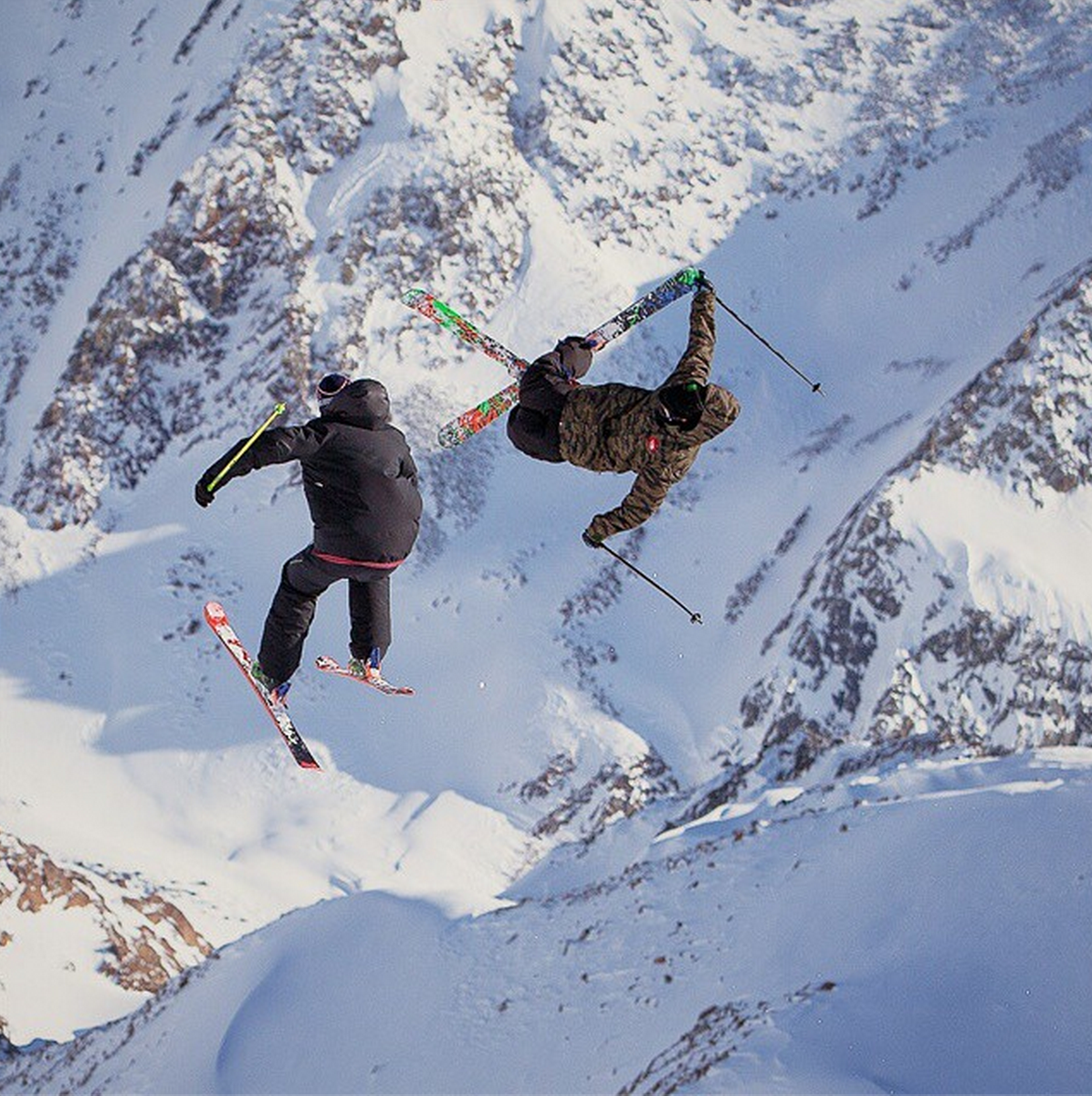 Big sesh here. <a href="/TWallisch/">Tom Wallisch</a> being follow-cammed by <a href="/RussHenshaw/">Russ Henshaw</a> here in #Stubai #primeparksessions <a href="/thelegsofsteel/">Legs Of Steel</a>