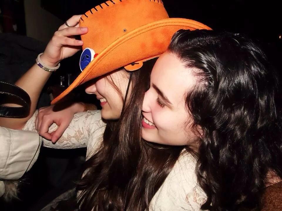 Crischachi93's tweet photo. Muchas felicidades mi hipocondríaca favorita @Miripami9 ! jajaj 😍 Siri no nos vencerá! te quiero chopi! http://t.co/btMJoYf7l2