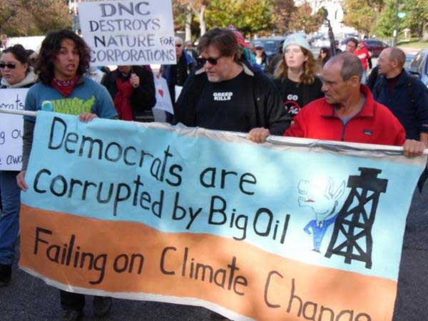 SharonKyle00's tweet photo. Link Arms: We Are All Connected http://t.co/oL1briDiqZ #Beyondextremeenergy #Fracking #Frackingprotest http://t.co/xa7wTxc0K0
