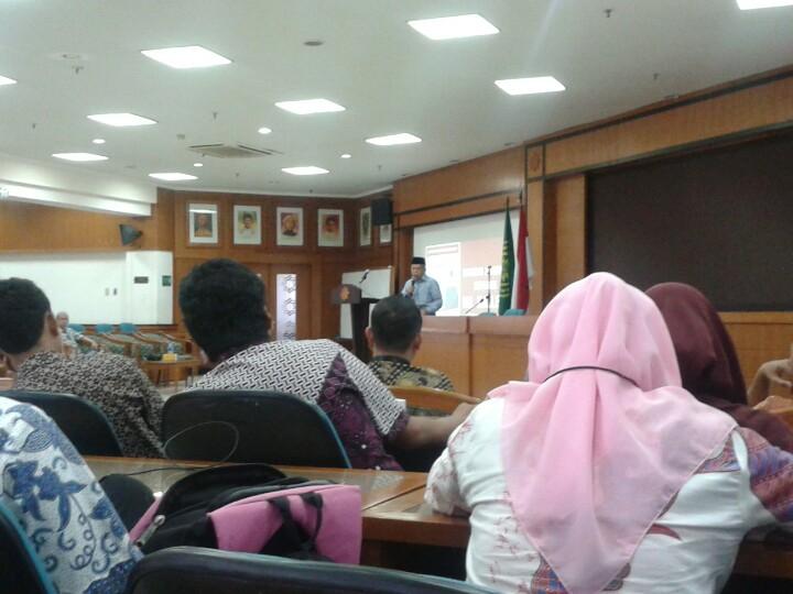 edsaumy's tweet photo. Mr. Kallend sedang menyampaikan materi. http://t.co/WXu5dh71Hm