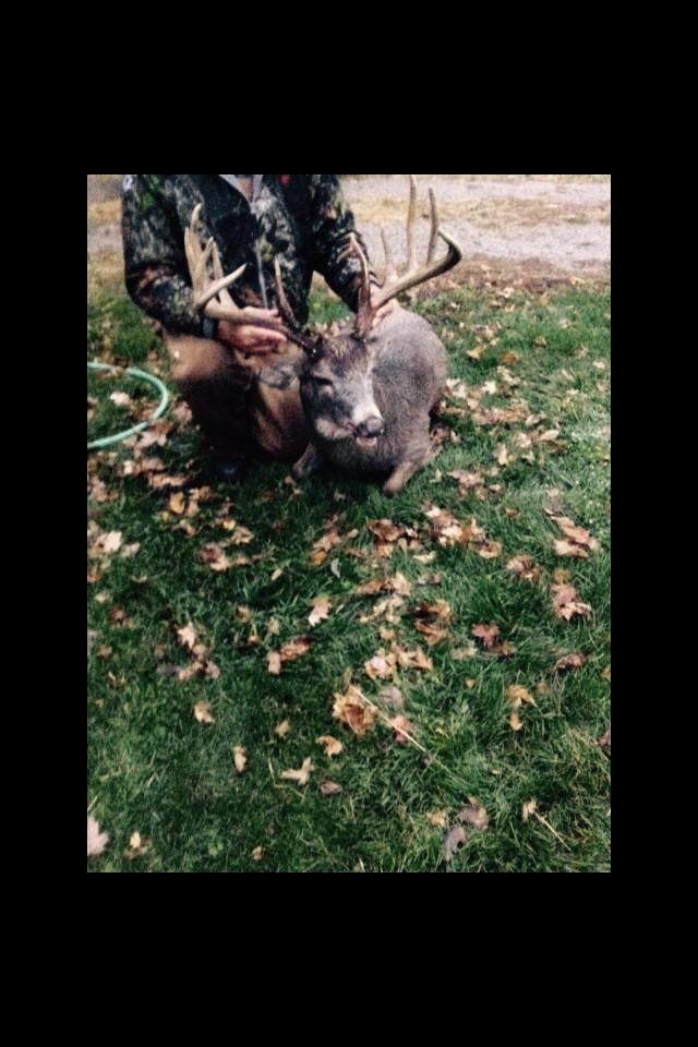 hunterk001's tweet photo. My dads 16 point http://t.co/AqEcYCauEZ