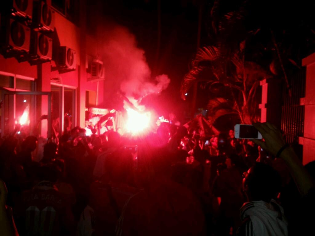 silmiamali's tweet photo. Nonton bareng real madrid http://t.co/PvpgtE6pWl