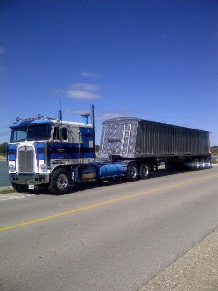 CheckyJr's tweet photo. New rig to the collection #kenworth #t-100 #oldschool http://t.co/YeRmgrvPJF