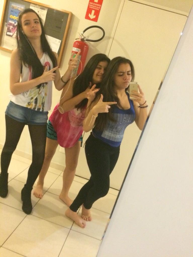 Juliah_santoss's tweet photo. @himissbeautiful @clanovais ihhhh q foi? #vaipassando #PASSAVC #chamaomariano #somostodosnojos ☺🙊💀✌️️ http://t.co/E79xRBgWky
