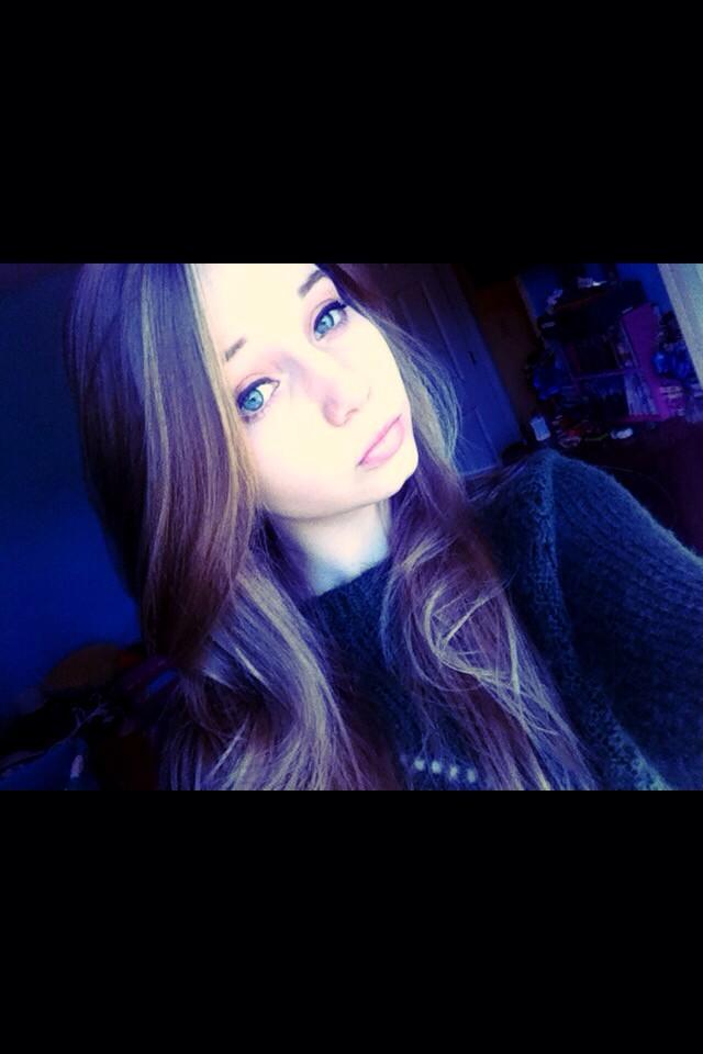 anotherganon's tweet image. “@iiTzWGW: Ladies, quote with a selfie for #SelfieSunday 😘”