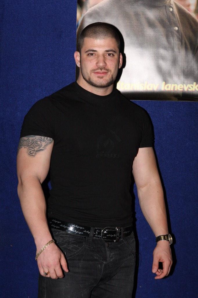 JoJoconJota's tweet photo. Se acuerdan del actor que interpretó a Victor Krum? Mírenlo ahora #HarryPotten #StanislavIanevski http://t.co/YP8aYIDwNB
