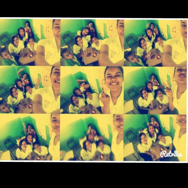 nahiomy_adams's tweet photo. &amp; por eso no deben de dejar a 6 chicas fuera del lavoratoriio 😅😂😂😂😂😂😂😂 http://t.co/DHqwmQOcc8