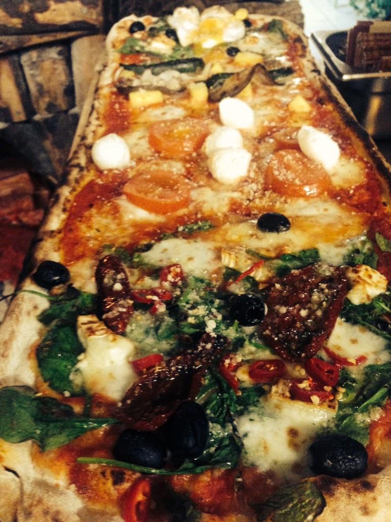 HanaMariaPizza's tweet photo. %20 off plus free glass of wine for on line reservation for restaurant at http://t.co/5SumemXHqU http://t.co/DlpHKrxHiU