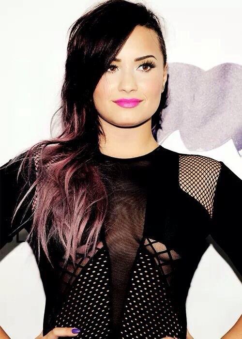 AnasChild1678's tweet photo. "@LovaticsRecords: Keep retweeting &amp; voting! #RollersMusicAwards DemiLovato http://t.co/NkbqTnGLSy"