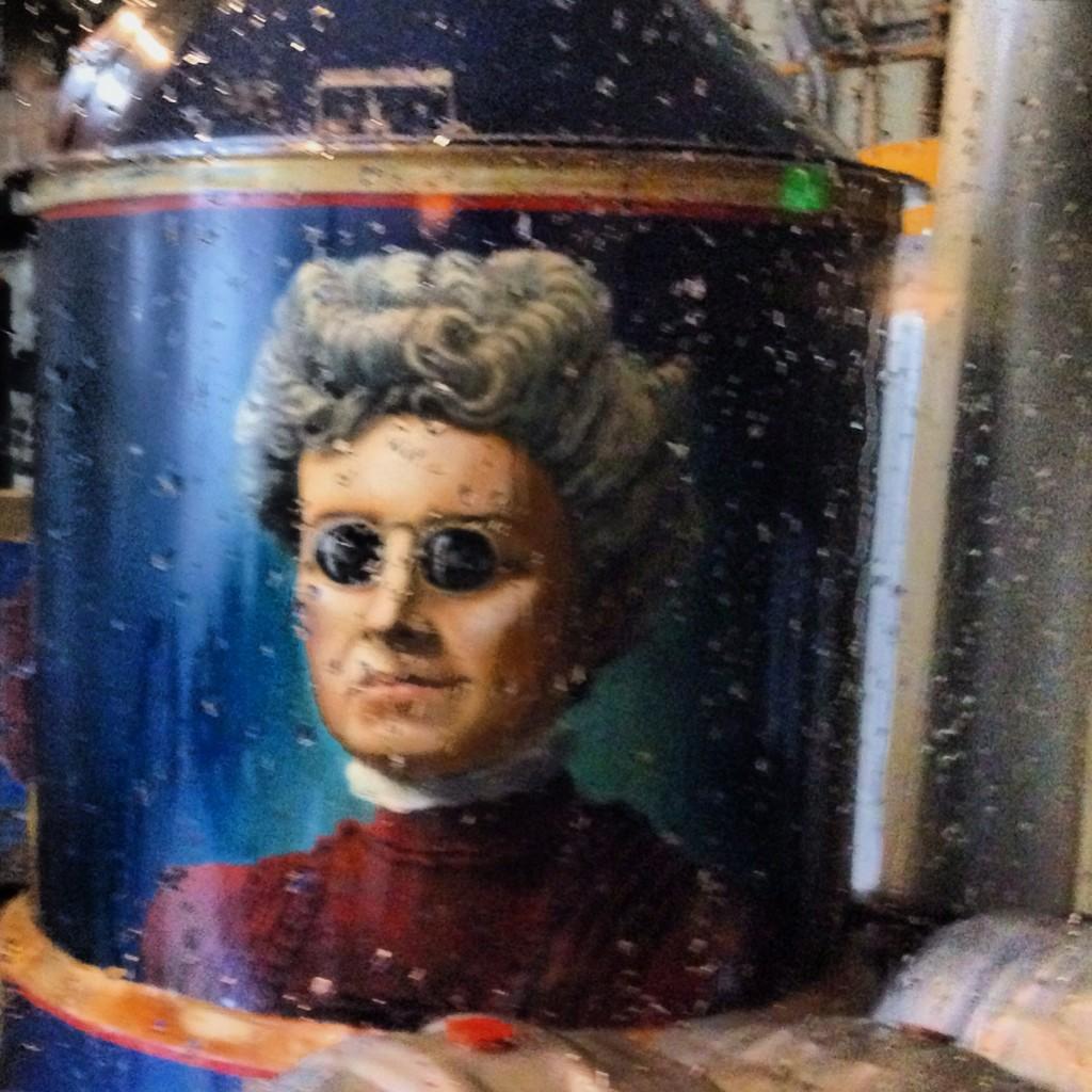 bccbnews's tweet photo. Now that's how to paint a brew kettle. Say hello to Lola. http://t.co/NN9S6mxTZ0