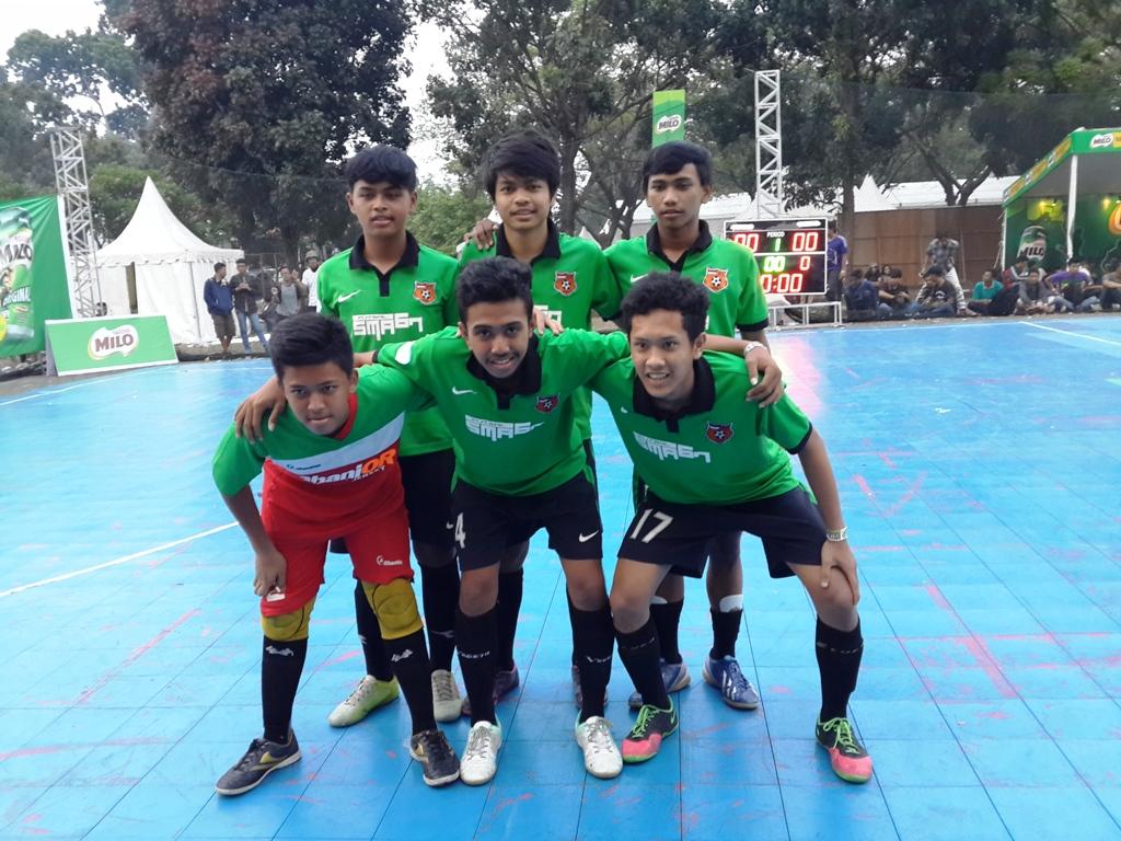 HaiMagazine's tweet photo. Modal 7 Pemain, SMA 67 Jakarta Jawara Milo Futsal Cup Hai Day 2014 http://t.co/t86Yq9h9kv http://t.co/ROqMcrS0Xg