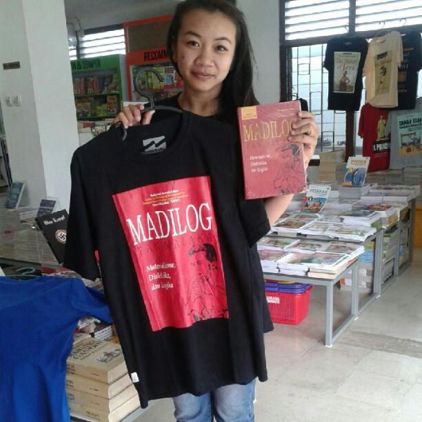 Paket Book &amp; T-shirt MADILOG harga 139.000
Pemesanan: Tlp: 0274-8510000 | SMS: 085269368888 | BB: 7cf124ad