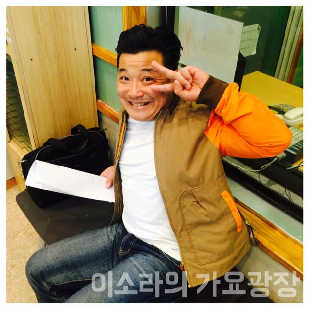 여전히 개구지고 재미난 윤정수씨! 오늘도 웃음 터지는 한시간 예약인건가요????? 가요광장이랑 함께 하세요:)
