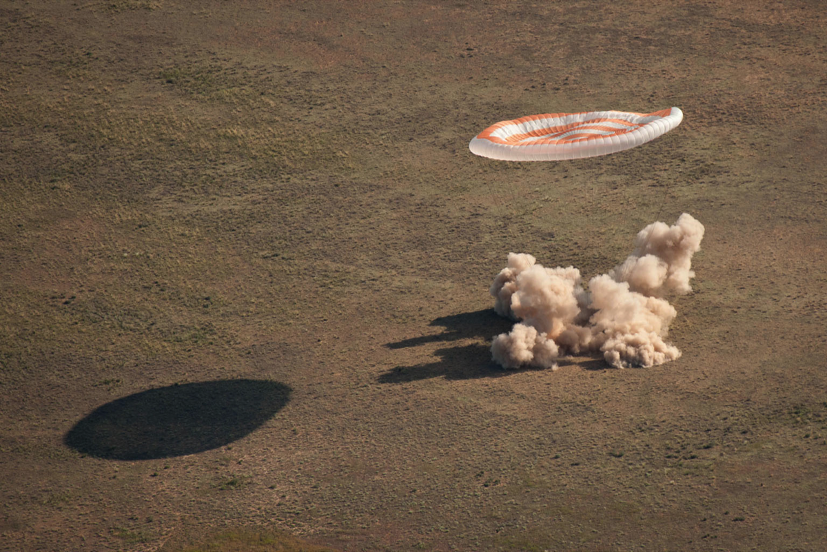 Astro_Cady's tweet photo. What was landing like? "Solid!" Yep. Real solid, despite those soft landing jets!! Note: Photos are my #Exp27 landing http://t.co/4owWYHVOAg