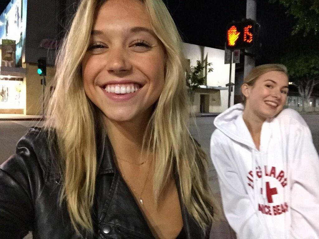 ElizabethPCAx tweet picture