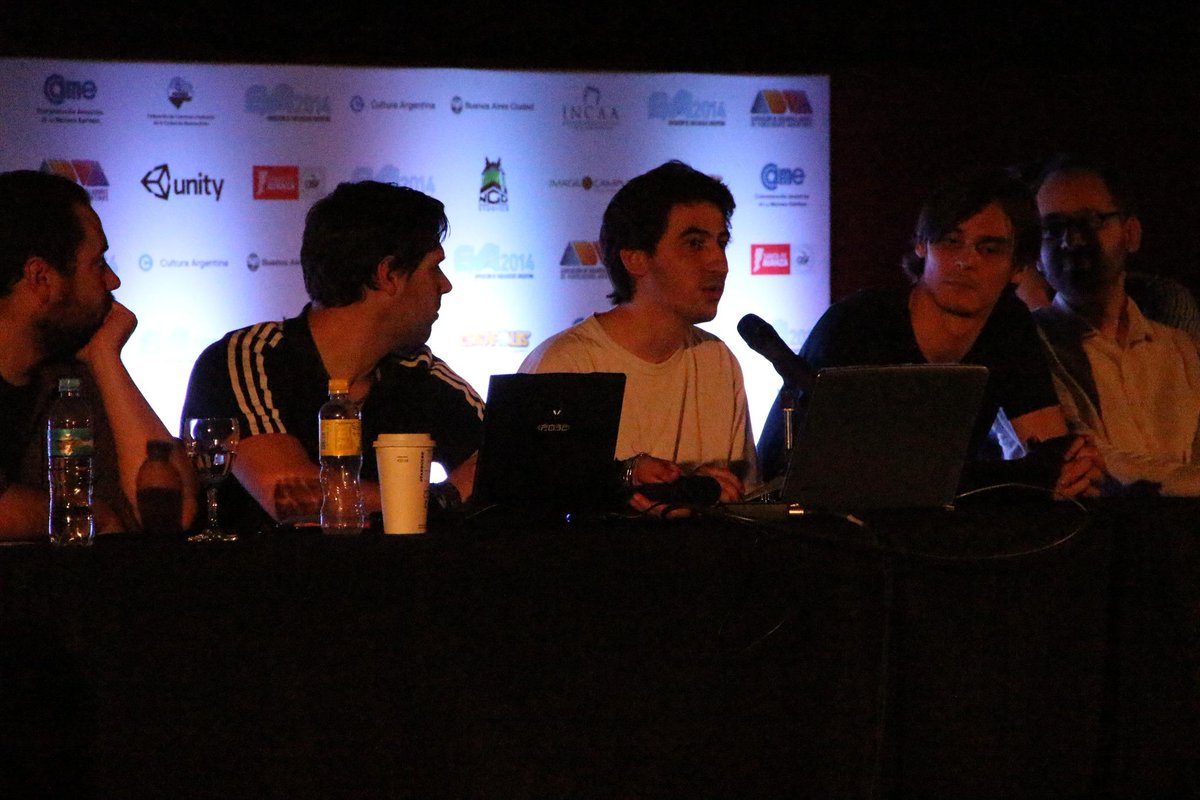 sant_franz's tweet photo. Yesterday's presentation at #eva2014 talking about cross-language videogames with @DavTMar http://t.co/dHHJmgjAG6