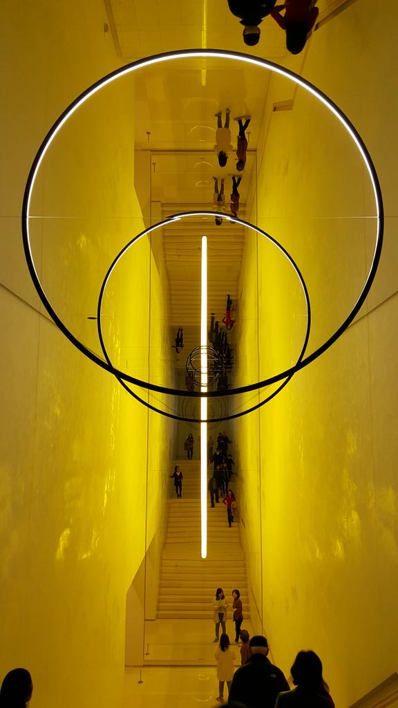 어제 리움에서 본 올라퍼 엘리야슨의 중력의 계단