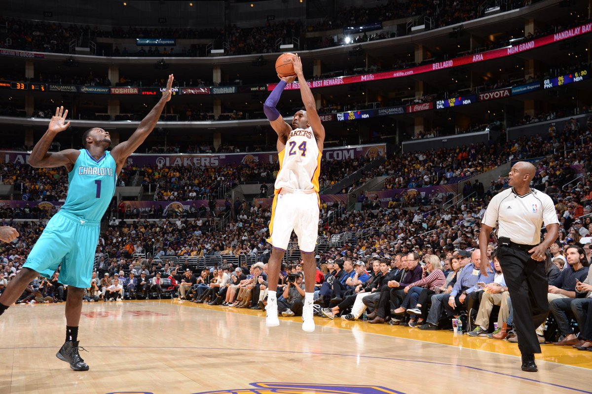NBA's tweet photo. The @Lakers get their 1st win of the season defeating the @hornets 107-92. Kobe and Lin each finished with 21 apiece. http://t.co/ugKStbn9kZ