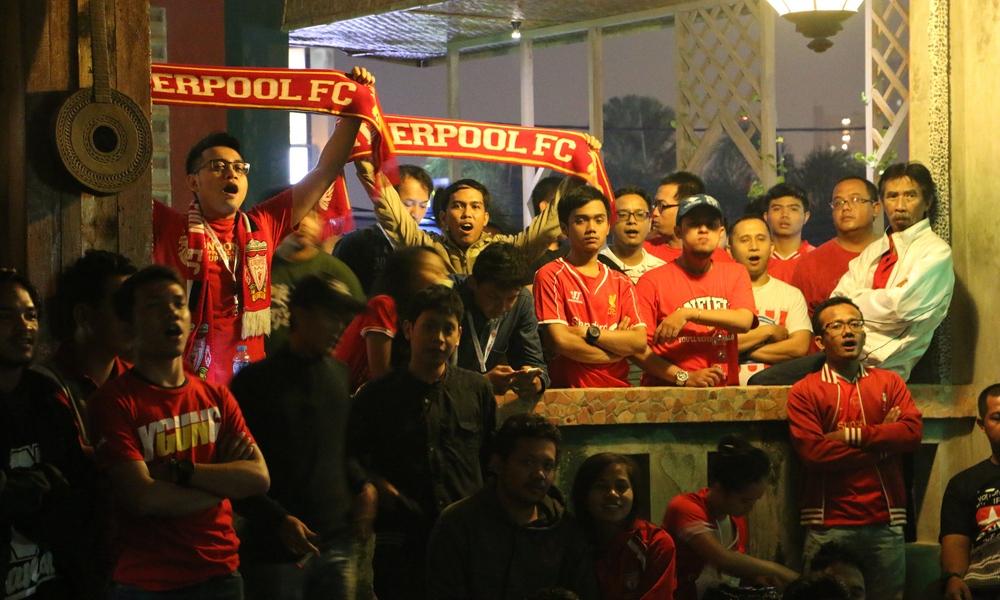 LFCIndonesia's tweet photo. GALERI FOTO #LFCIndonesia: Nonbar #LFC vs. Chelsea di Jakarta bersama @BR_JKT @BIGREDS_IOLSC http://t.co/hsC9cBWHtF http://t.co/mfWtJpXiBw