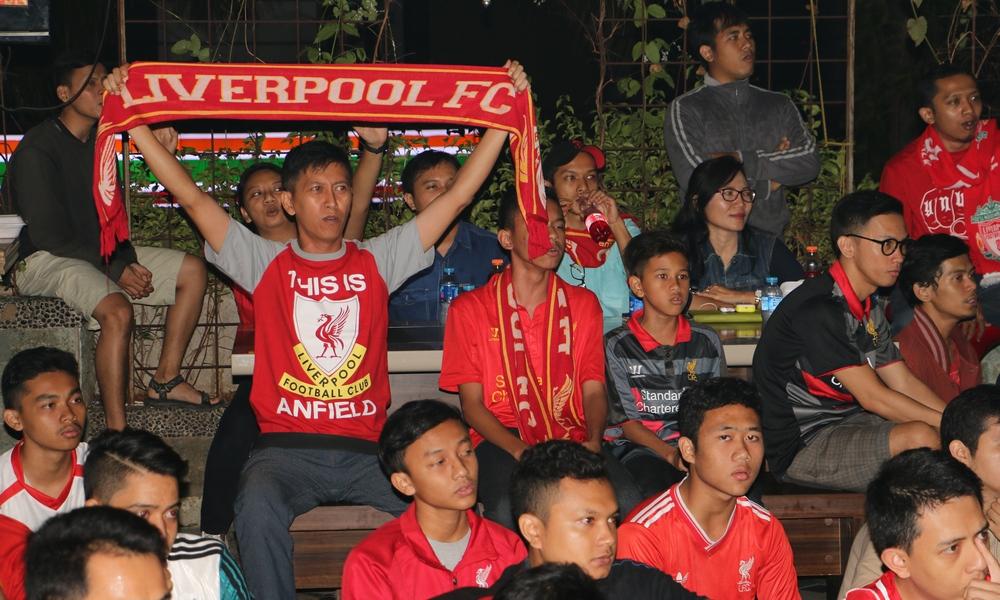 LFCIndonesia's tweet photo. GALERI FOTO #LFCIndonesia: Nonbar #LFC vs. Chelsea di Jakarta bersama @BR_JKT @BIGREDS_IOLSC http://t.co/hsC9cBWHtF http://t.co/mfWtJpXiBw