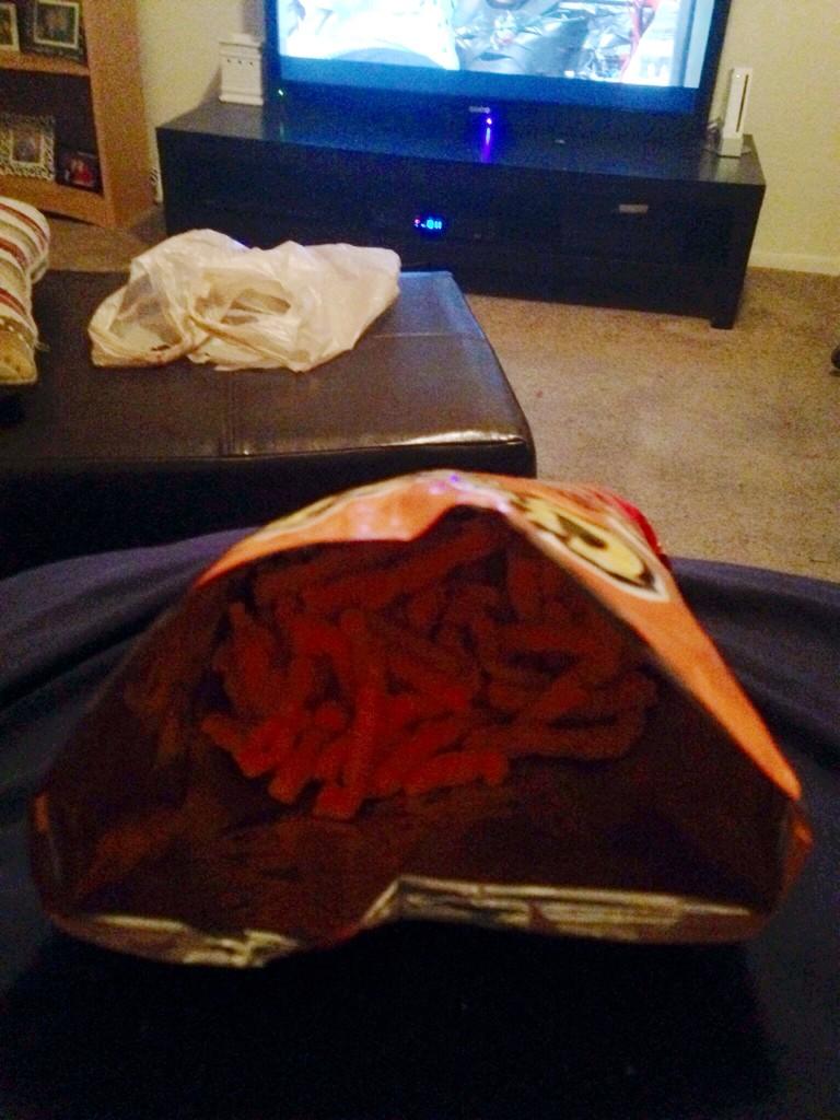 BigGirlBigMouth's tweet photo. OMG! You're so delicious #Cheetos! Why did I ever leave you? #BagOfJoy #Amazeballs #Grub #BBW #SSBBW #BellyTable http://t.co/JlhTNR7wp6