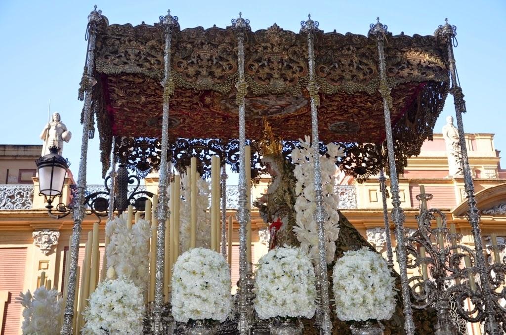 unpocodesevilla's tweet photo. #Sevilla Ficha histórica de la Hdad de la Macarena, un resumen de su historia http://t.co/brtSKfsMBo http://t.co/8z6PUIh74d