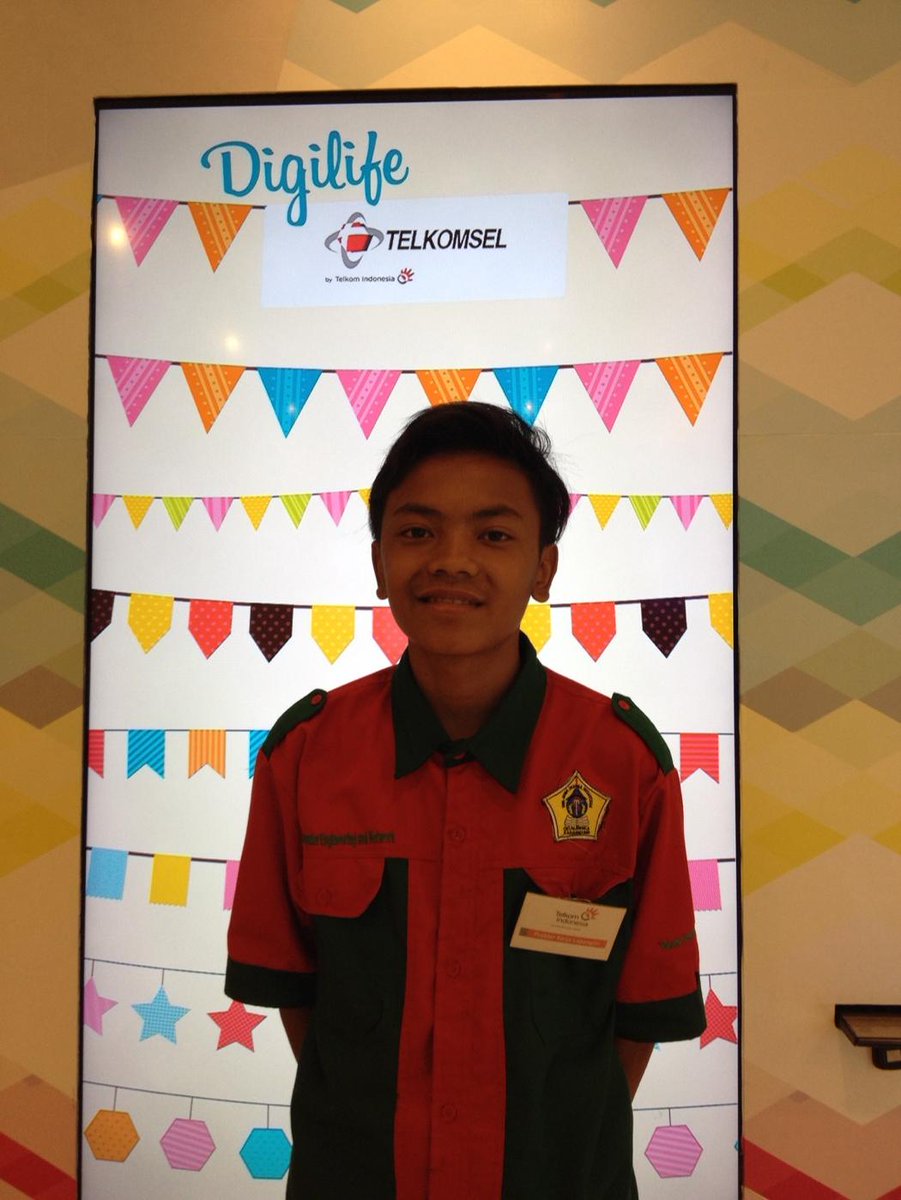 abahnabaja's tweet photo. Selfie seru, gratis cetak photo cuman di #DigiLifeDago #BeFunNColorful @BeFunNColorful @m_rizky007 http://t.co/2NBwhzj0jr