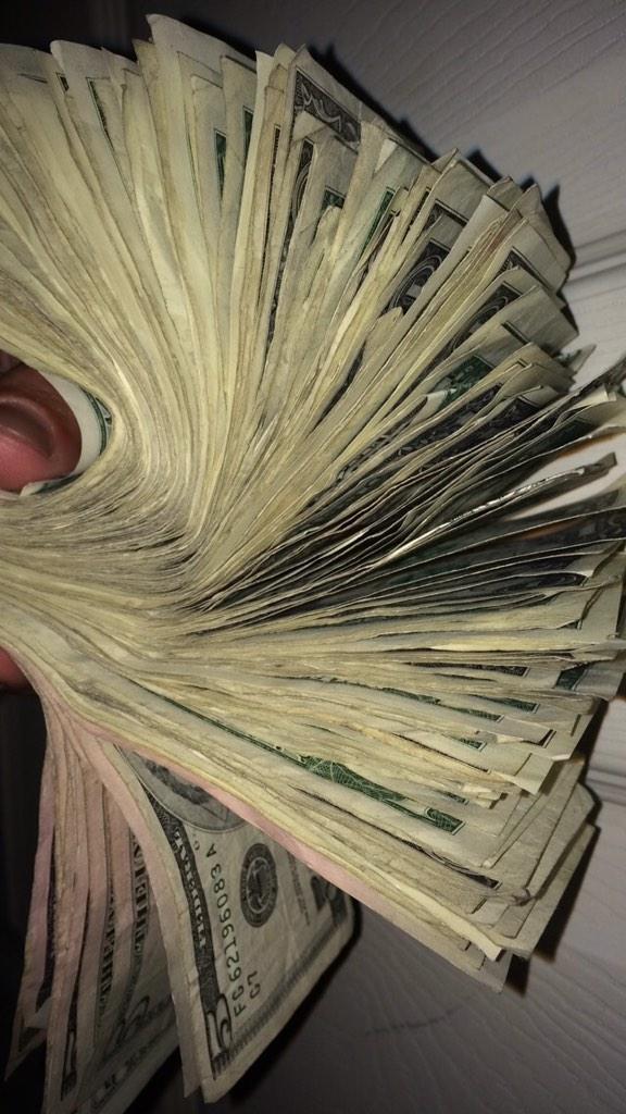 PizzaIsLyfe19's tweet photo. Delivery drivers are often mistaken for strippers when we go to the bank http://t.co/28UC0utJy9