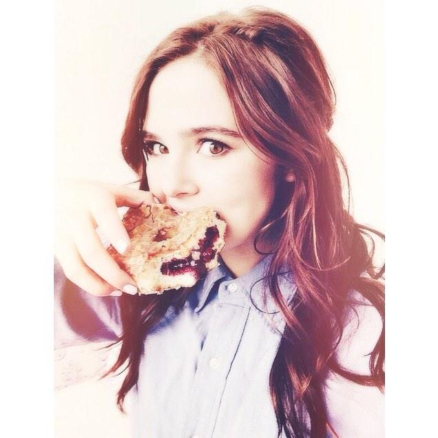 Happy birthday to the beautiful zoey deutch  