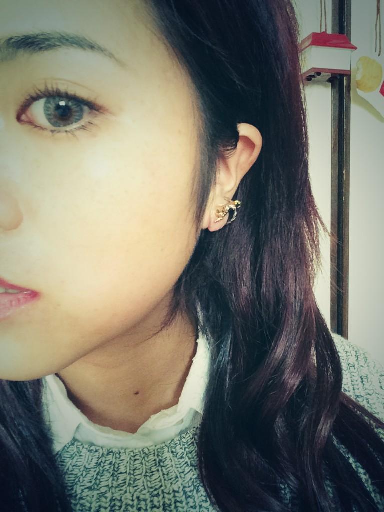saorinmonroe's tweet photo. 馬のピアスもらいました。シマウマもあるらしい。みゆきさんに渡したい。 足のバンドがとれて靴が履けてめっちゃ嬉しい！！コルセットは取れない。 http://t.co/3UWJ2i0hPQ