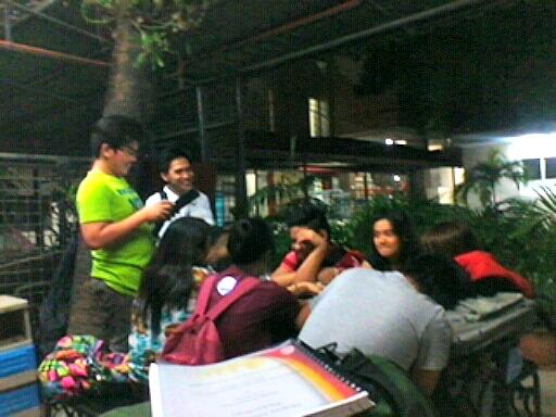 MapuaCru's tweet image. Our fellow Cru sharing Jesus to their friends. :) #MapuaCru #4SL