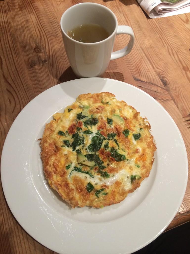 MissCB09's tweet image. Starting my Monday the right way..#2eggs #4eggwhites #spinach #avocado #sundriedtomatoes #omelette #greentea